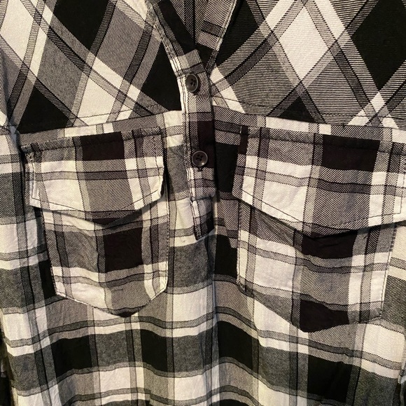 Umgee Black White Plaid 1/4 Button Down Tunic Pockets on Front Sz M - Picture 3 of 6